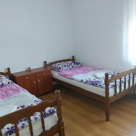 Guesthouse Juka Gospić エクステリア 写真