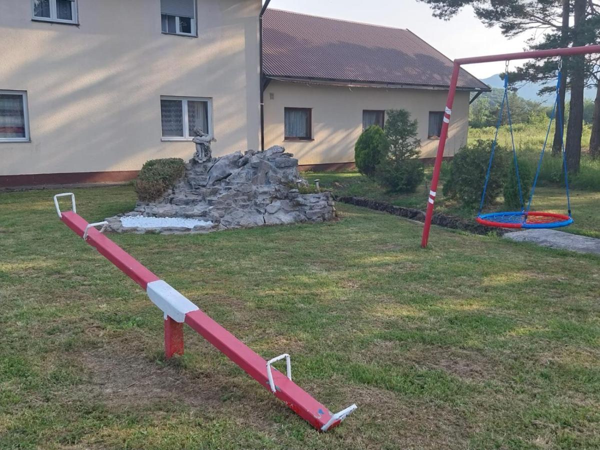 Guesthouse Juka Gospić エクステリア 写真